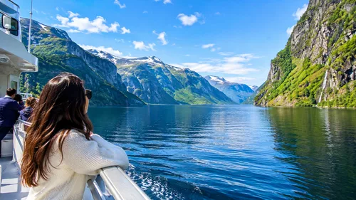 Entering Osterfjorden